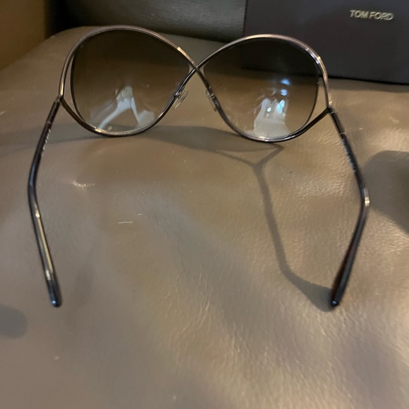 Tom Ford sunglasses worn only a few times and in like new condition. - Picture 5 of 15